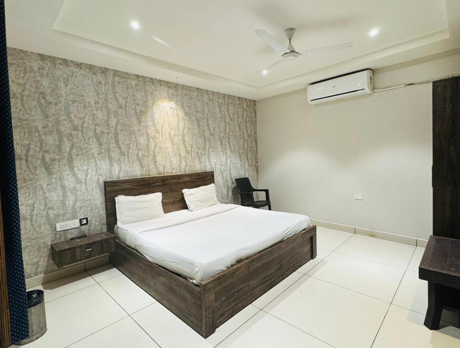 Hotel Pearl Inn Rudrapur Zewnętrze zdjęcie