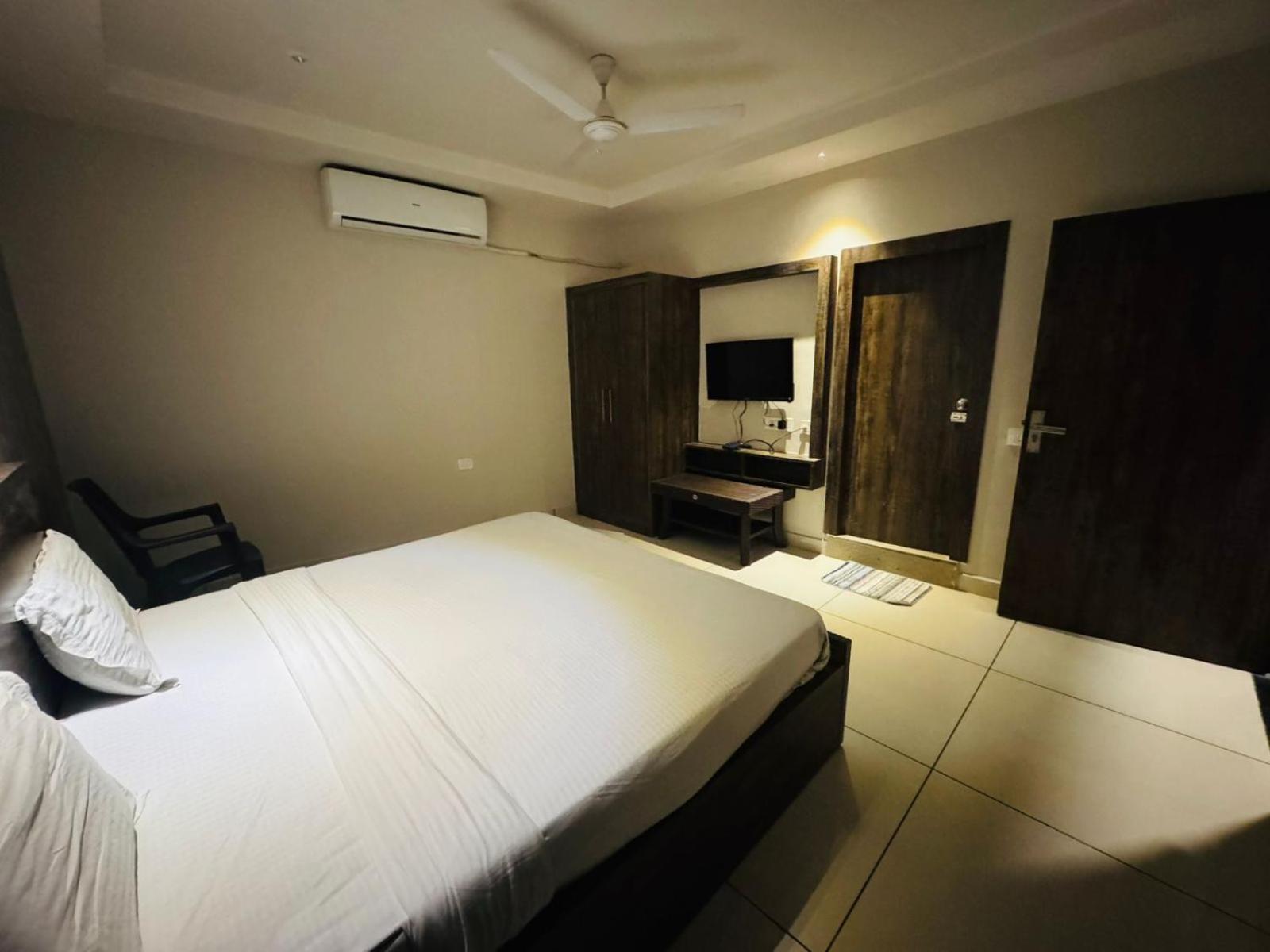 Hotel Pearl Inn Rudrapur Zewnętrze zdjęcie