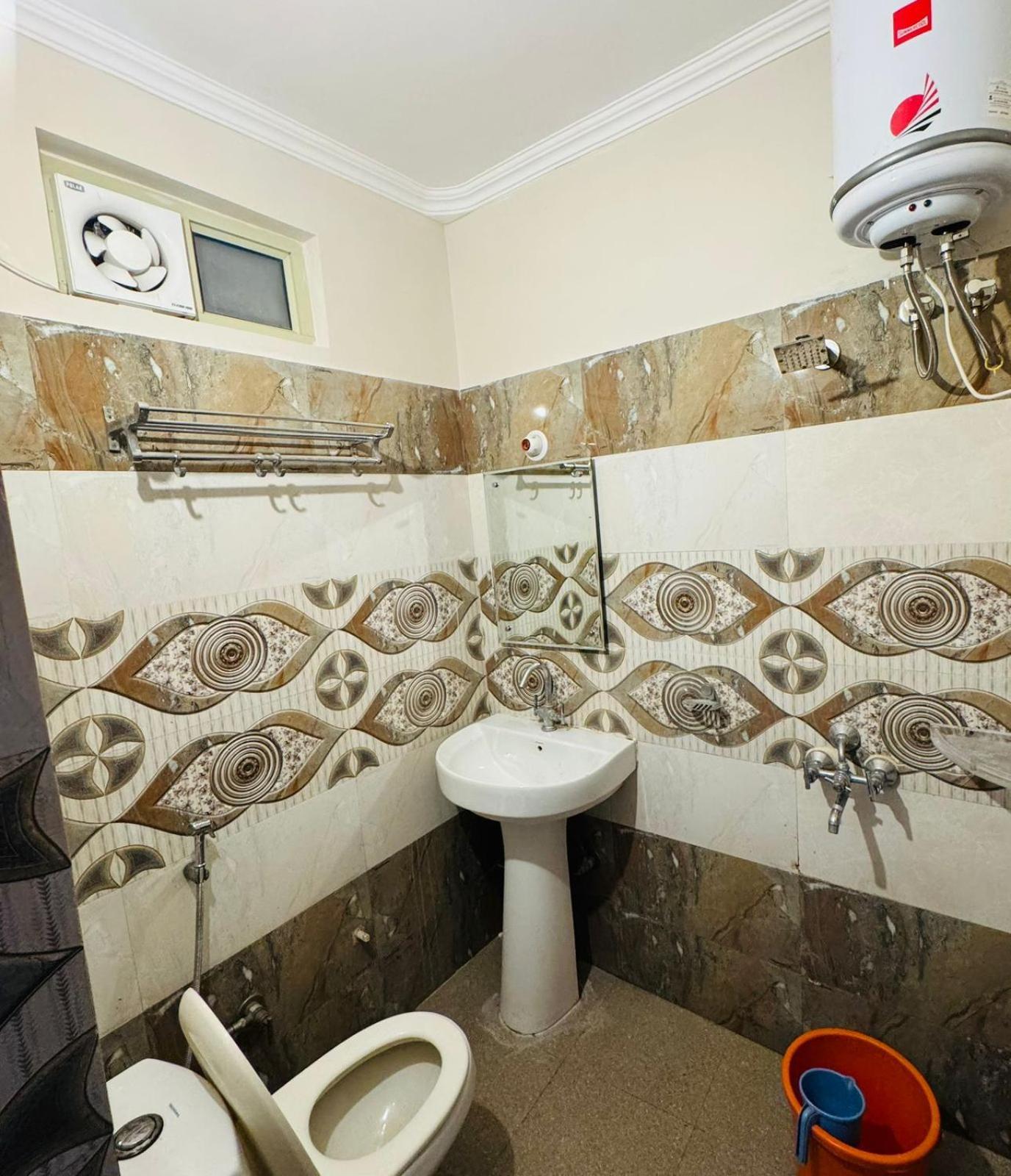 Hotel Pearl Inn Rudrapur Zewnętrze zdjęcie