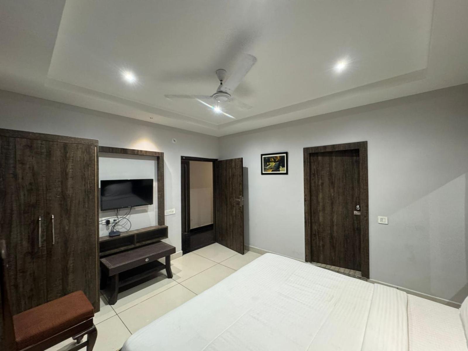 Hotel Pearl Inn Rudrapur Zewnętrze zdjęcie