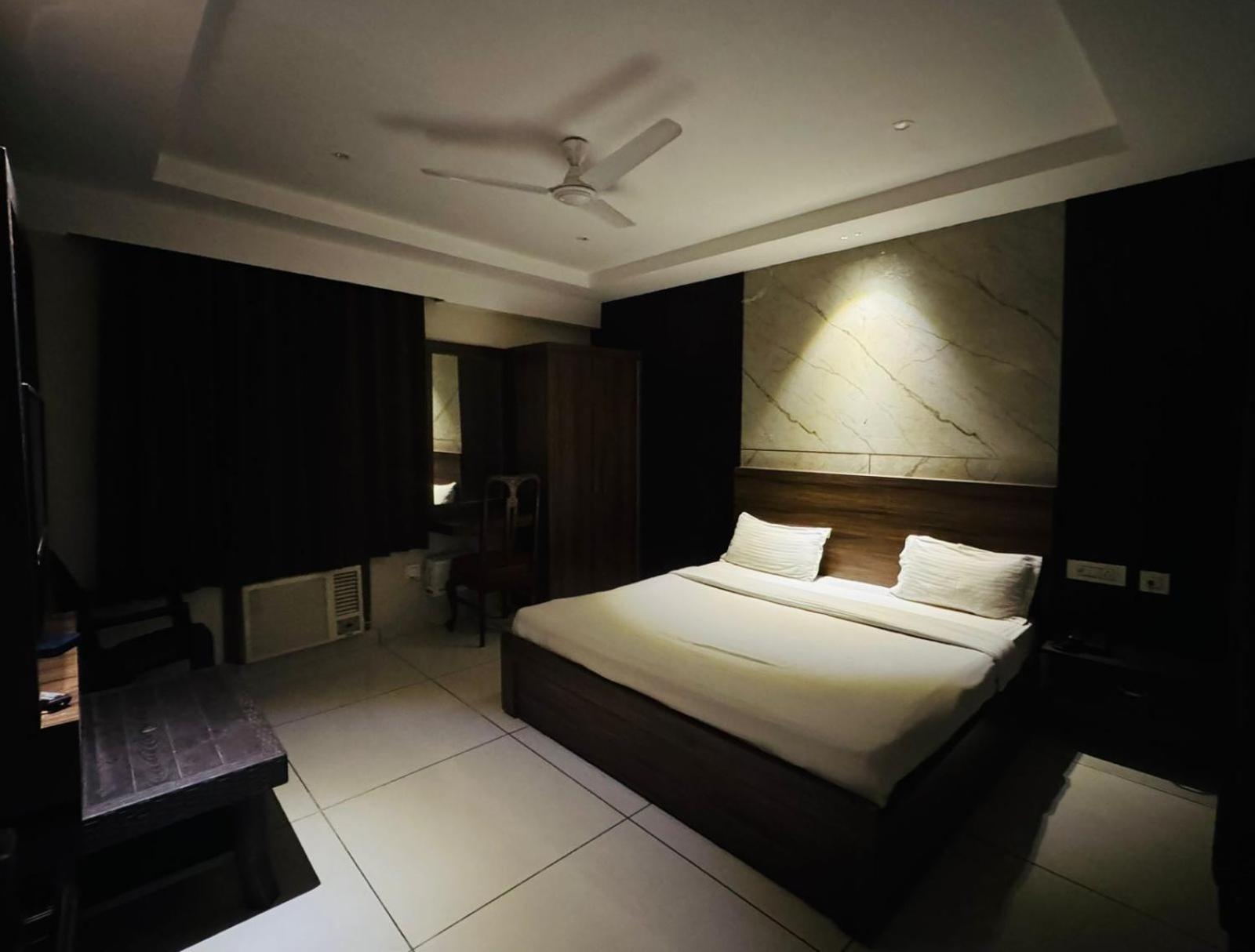 Hotel Pearl Inn Rudrapur Zewnętrze zdjęcie
