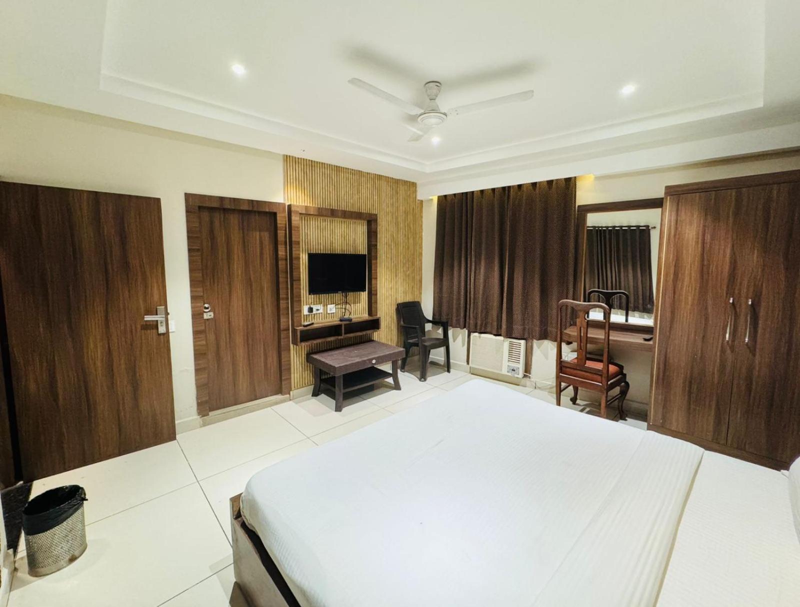 Hotel Pearl Inn Rudrapur Zewnętrze zdjęcie