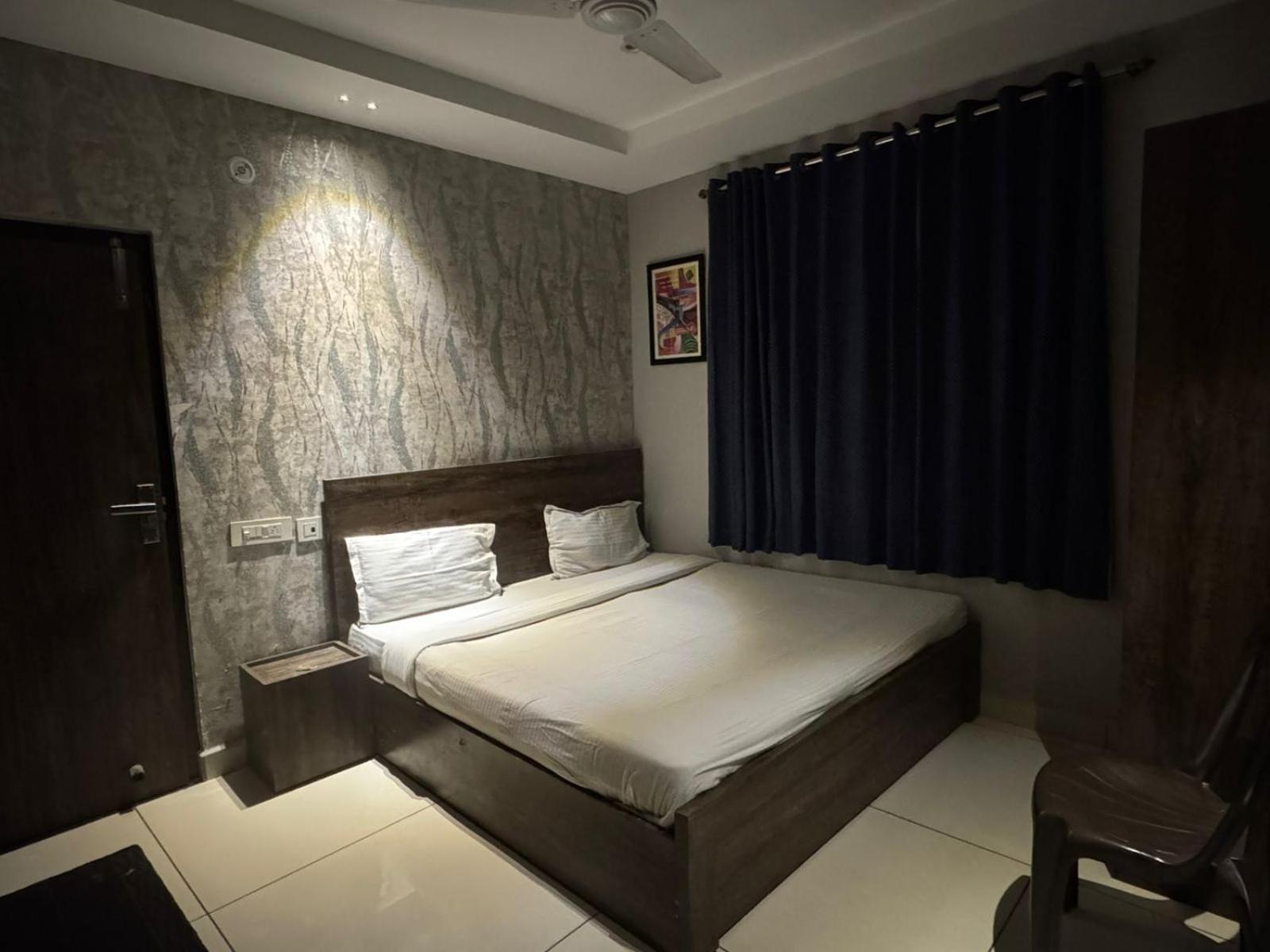 Hotel Pearl Inn Rudrapur Zewnętrze zdjęcie