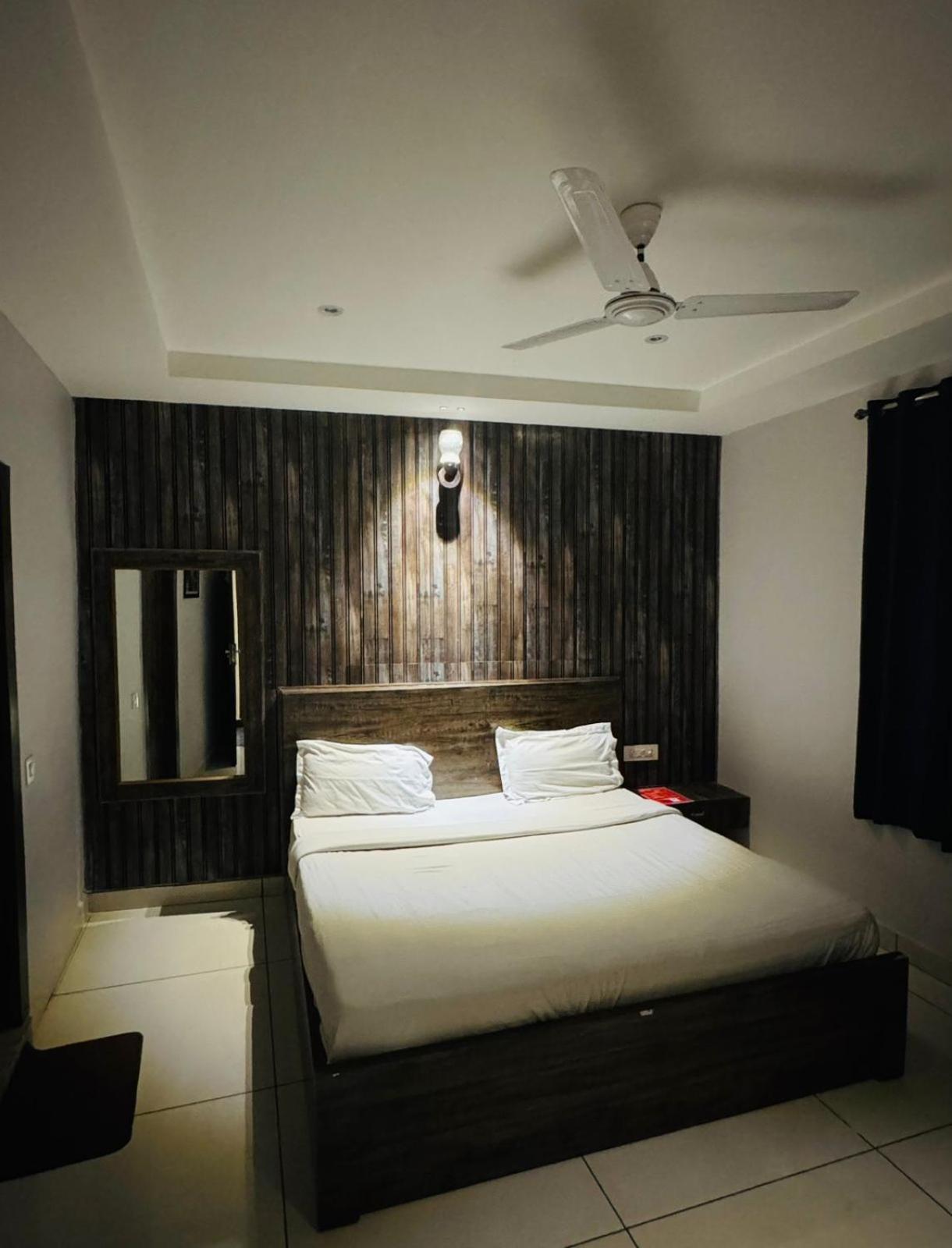 Hotel Pearl Inn Rudrapur Zewnętrze zdjęcie