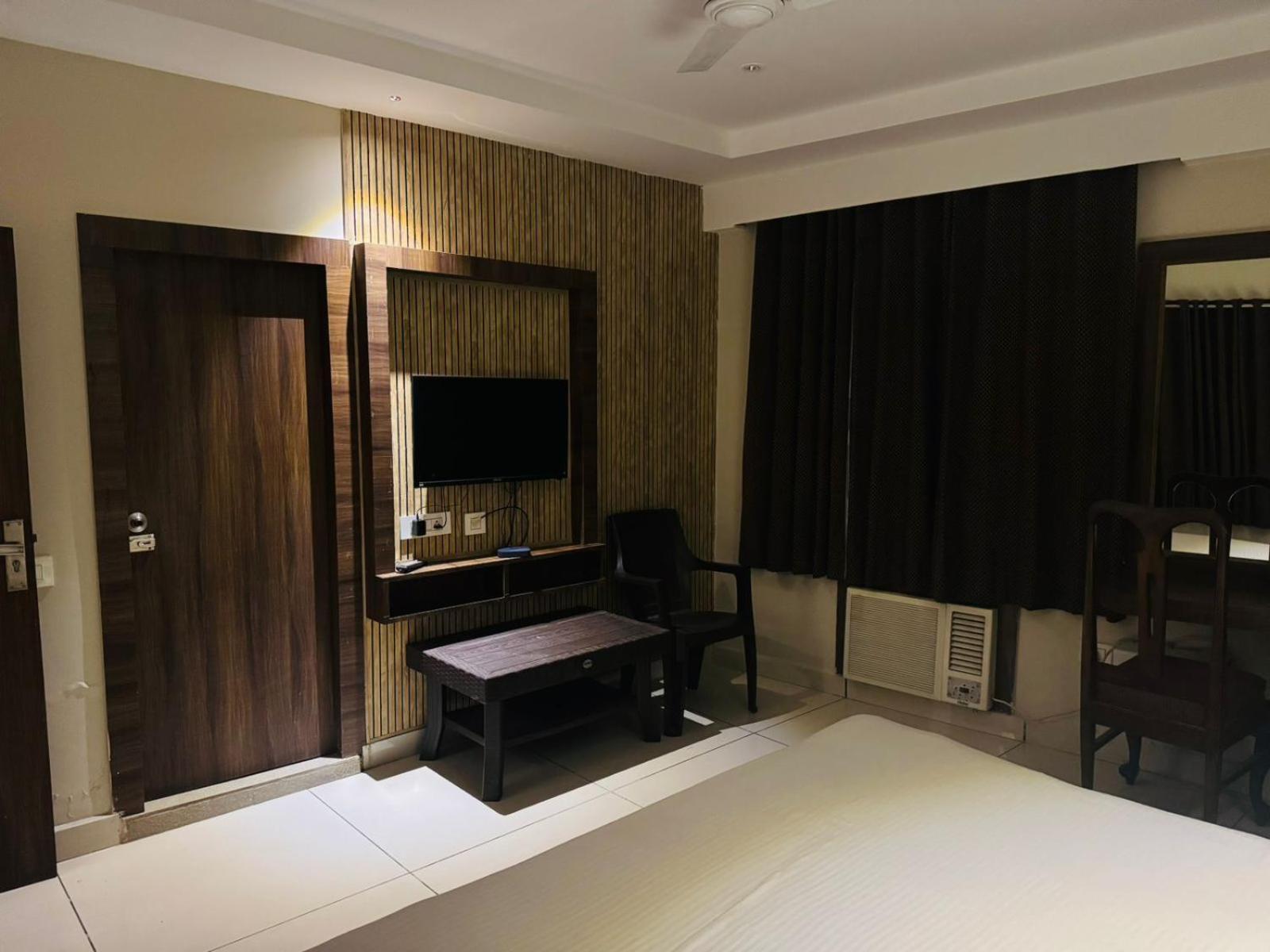 Hotel Pearl Inn Rudrapur Zewnętrze zdjęcie